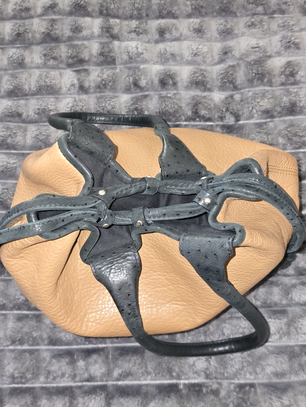 See By Chloe Luggage Tan Pebbled Leather Drawstring Tote. EUC - Picture 6 of 15